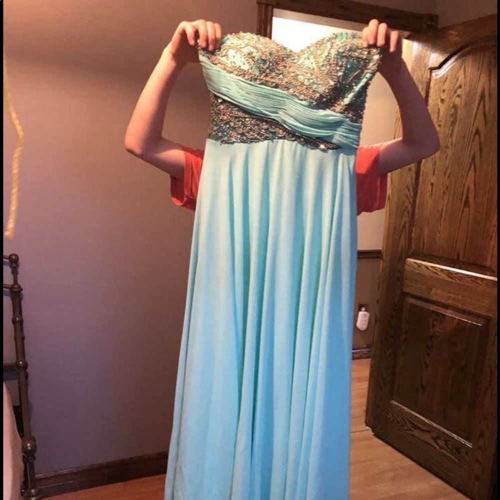 Prom dress - Picture 1 of 3